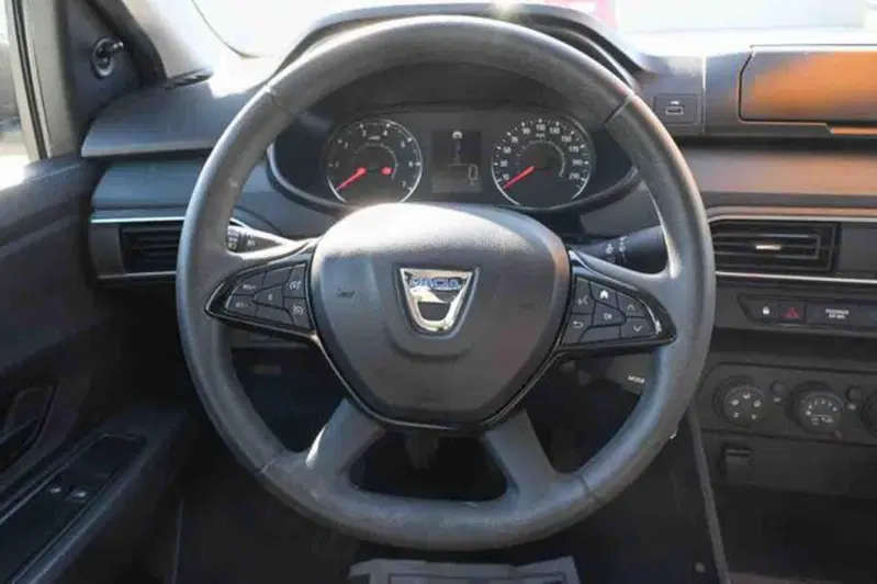 Dacia Logan usata a Torino (16)