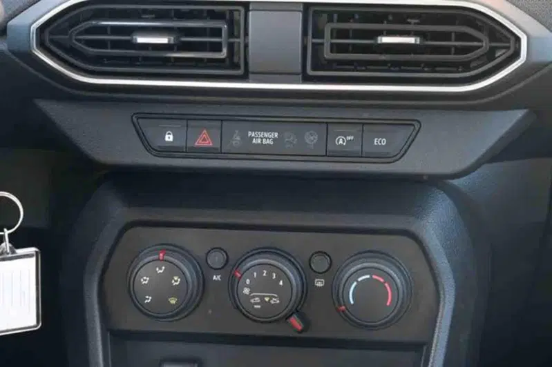 Dacia Logan usata a Torino (18)