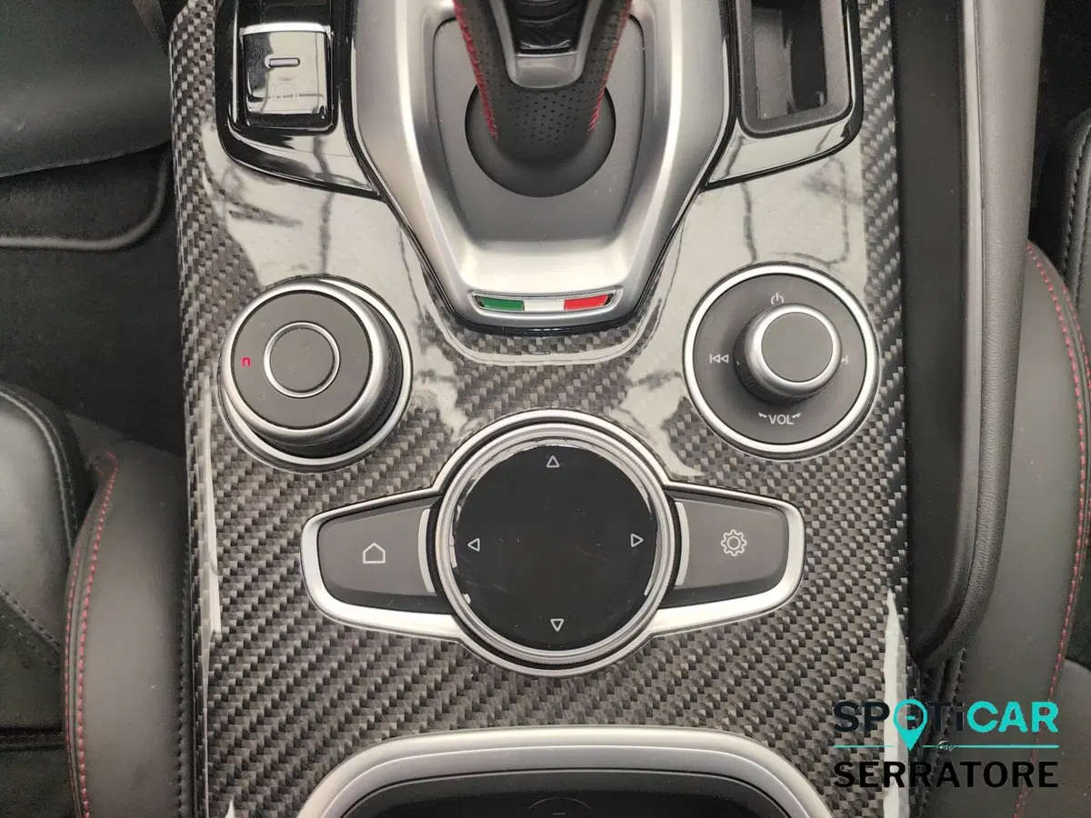 Alfa Romeo Giulia usata a Como (17)