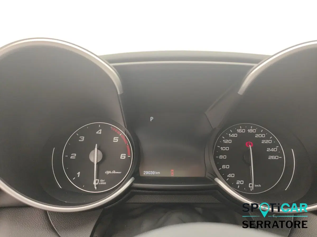 Alfa Romeo Giulia usata a Como (8)