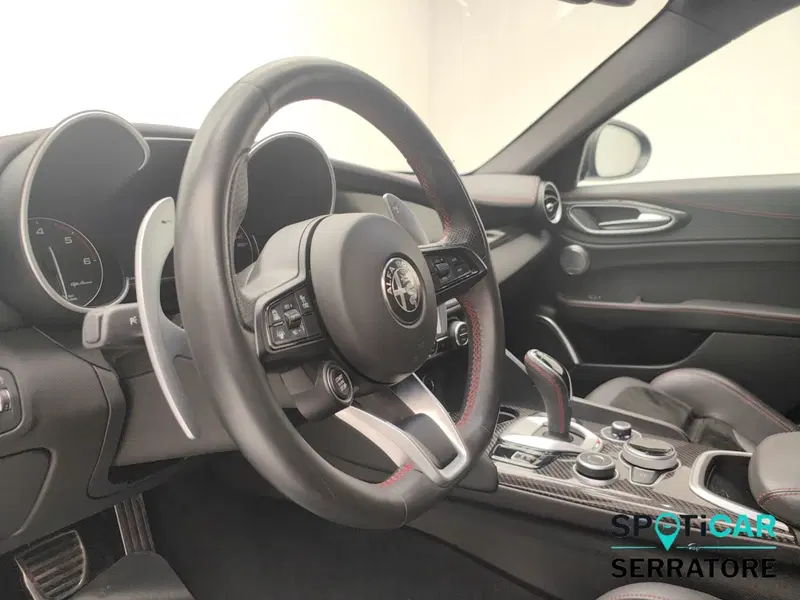 Alfa Romeo Giulia usata a Como (9)