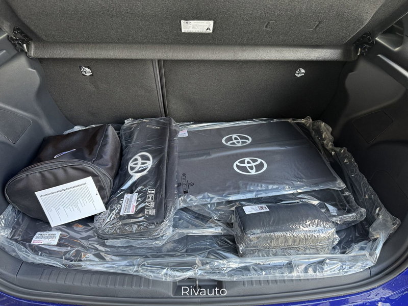 Toyota Yaris nuova a Como (9)