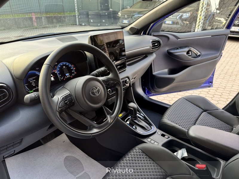 Toyota Yaris nuova a Como (6)