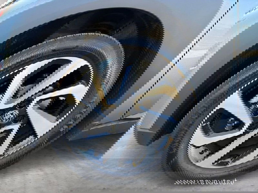 Toyota Aygo X usata a Varese (14)