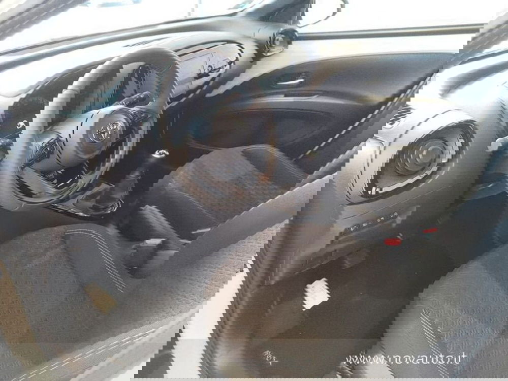 Toyota Aygo X nuova a Varese (10)