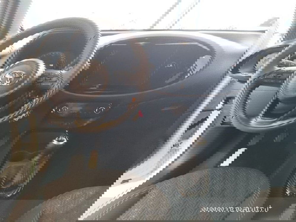 Toyota Aygo X nuova a Varese (11)