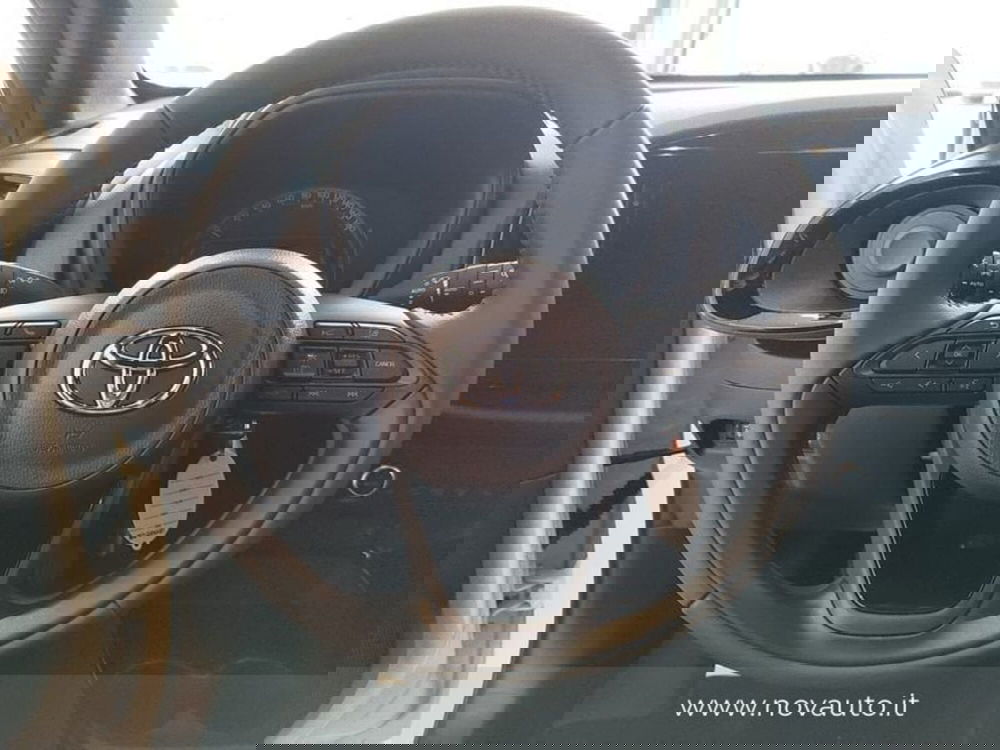 Toyota Aygo X nuova a Varese (12)