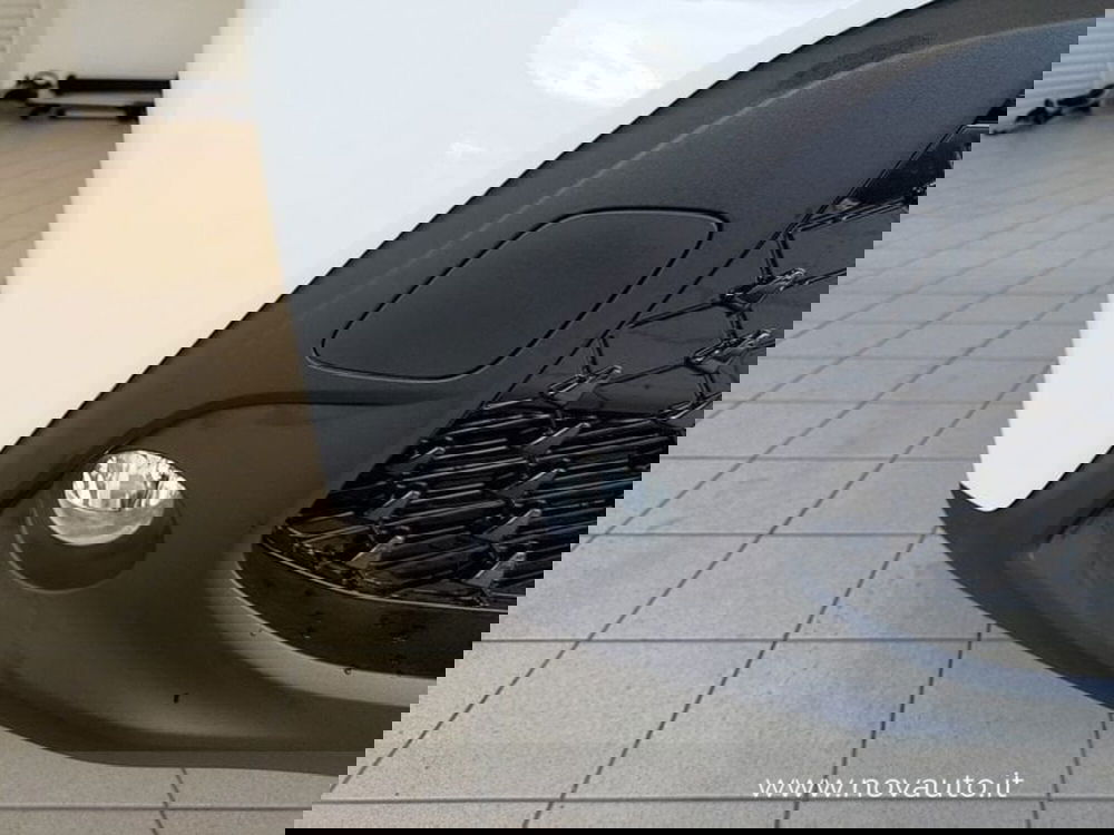 Toyota Aygo X nuova a Varese (8)