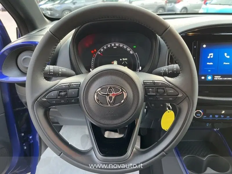 Toyota Aygo X nuova a Varese (11)