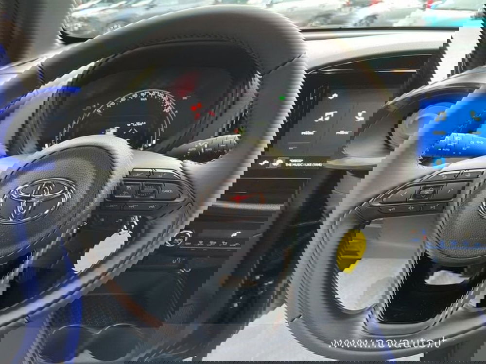 Toyota Aygo X nuova a Varese (11)