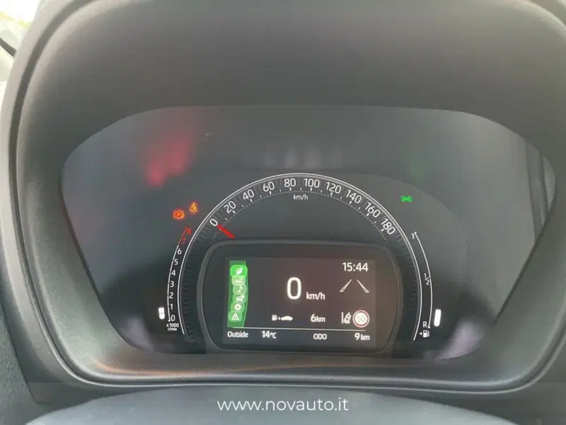 Toyota Aygo X nuova a Varese (12)