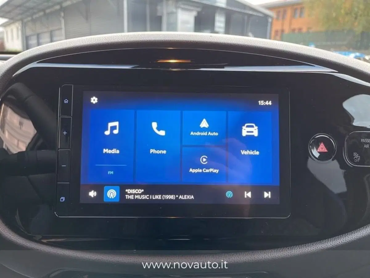Toyota Aygo X nuova a Varese (13)