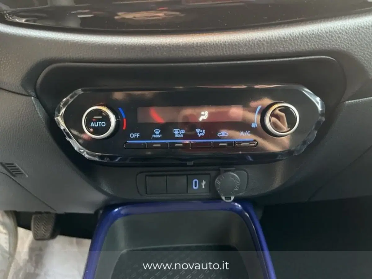 Toyota Aygo X nuova a Varese (15)