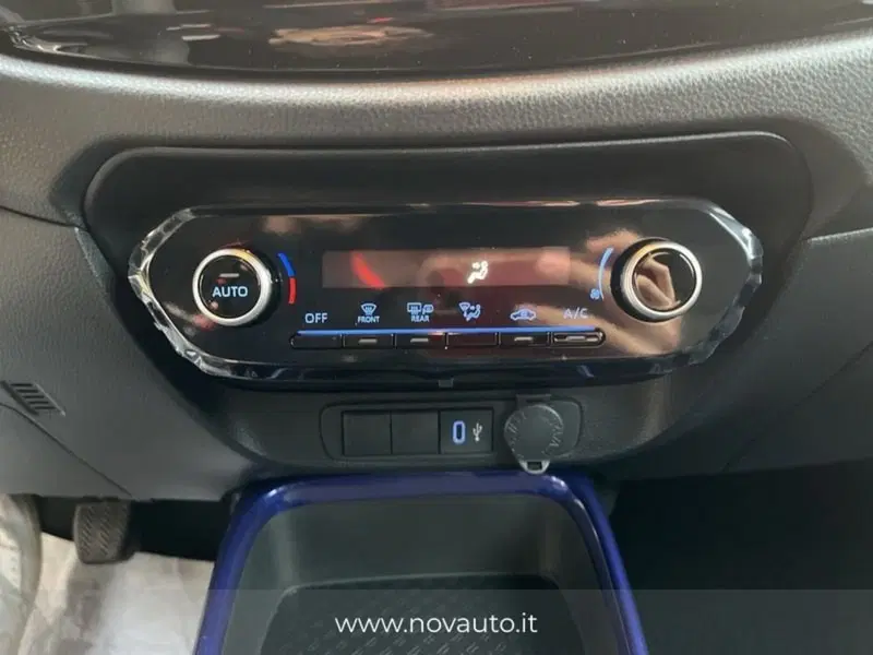 Toyota Aygo X nuova a Varese (15)
