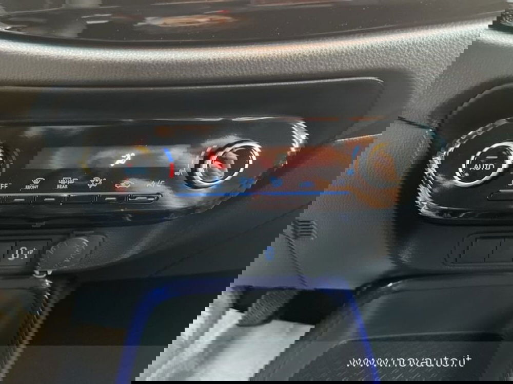 Toyota Aygo X nuova a Varese (15)