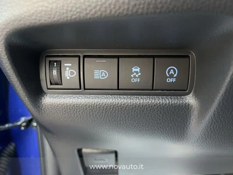 Toyota Aygo X nuova a Varese (16)