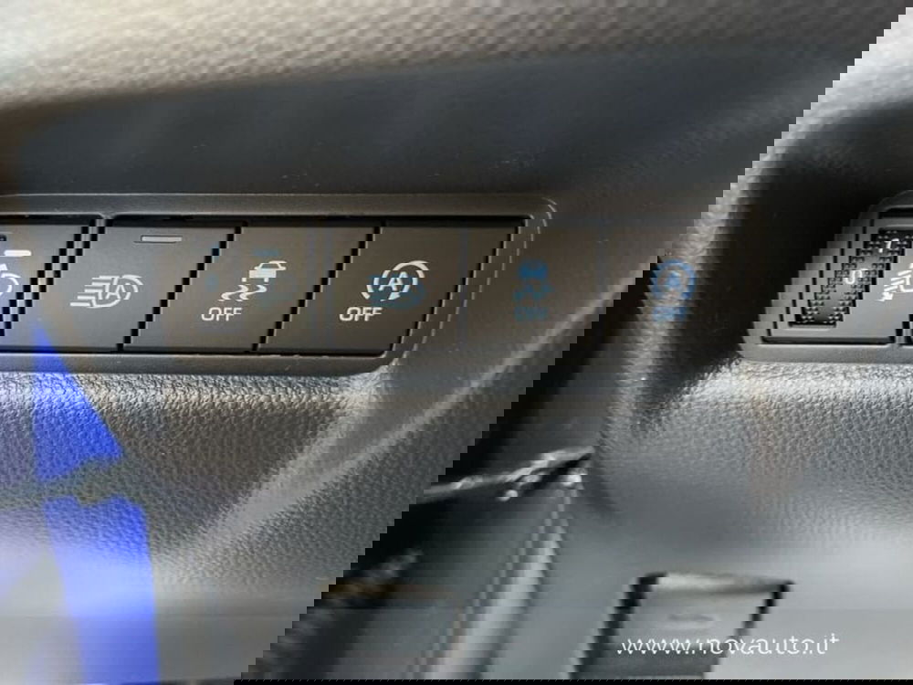 Toyota Aygo X nuova a Varese (16)