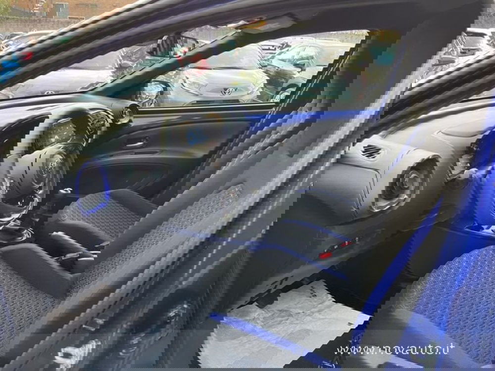 Toyota Aygo X nuova a Varese (17)