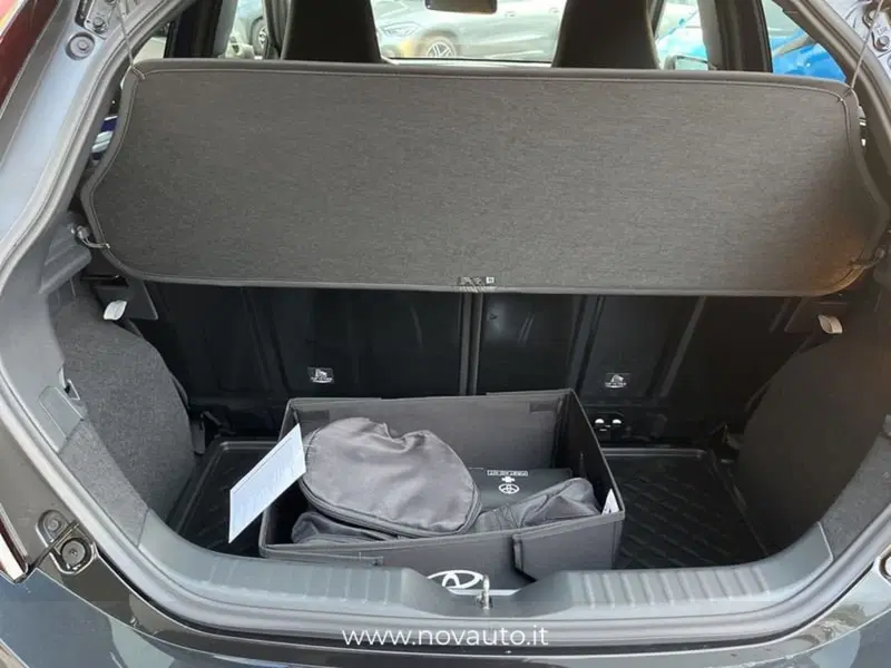 Toyota Aygo X nuova a Varese (19)