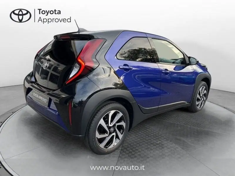 Toyota Aygo X nuova a Varese (4)
