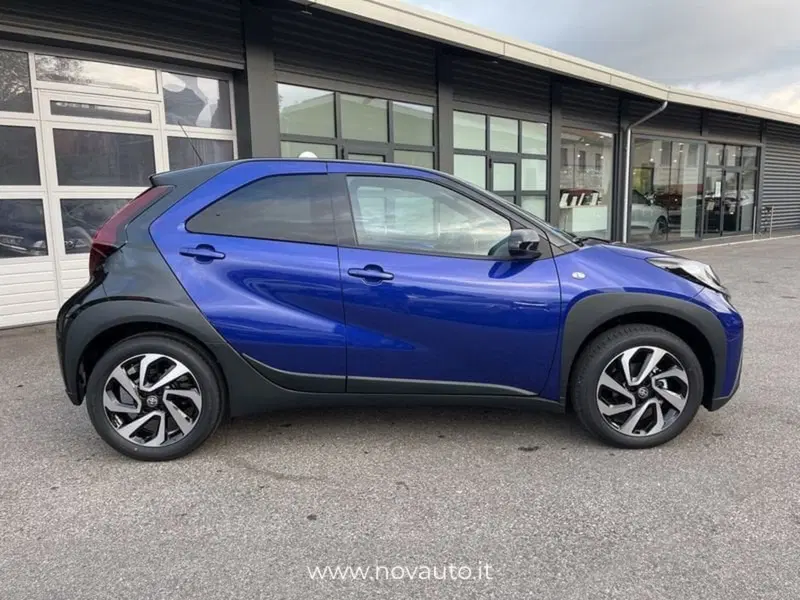 Toyota Aygo X nuova a Varese (5)