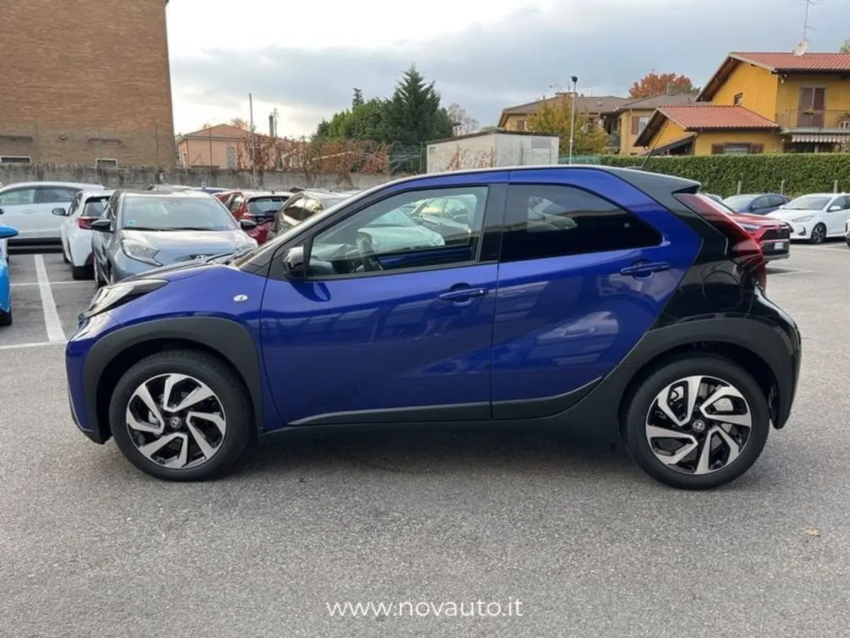 Toyota Aygo X nuova a Varese (6)