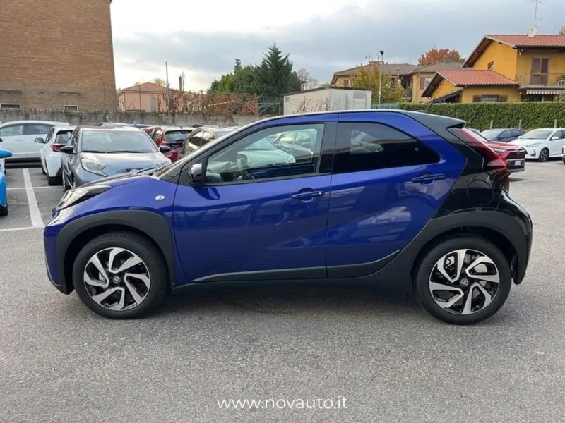 Toyota Aygo X nuova a Varese (6)