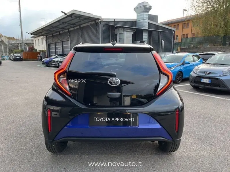 Toyota Aygo X nuova a Varese (8)