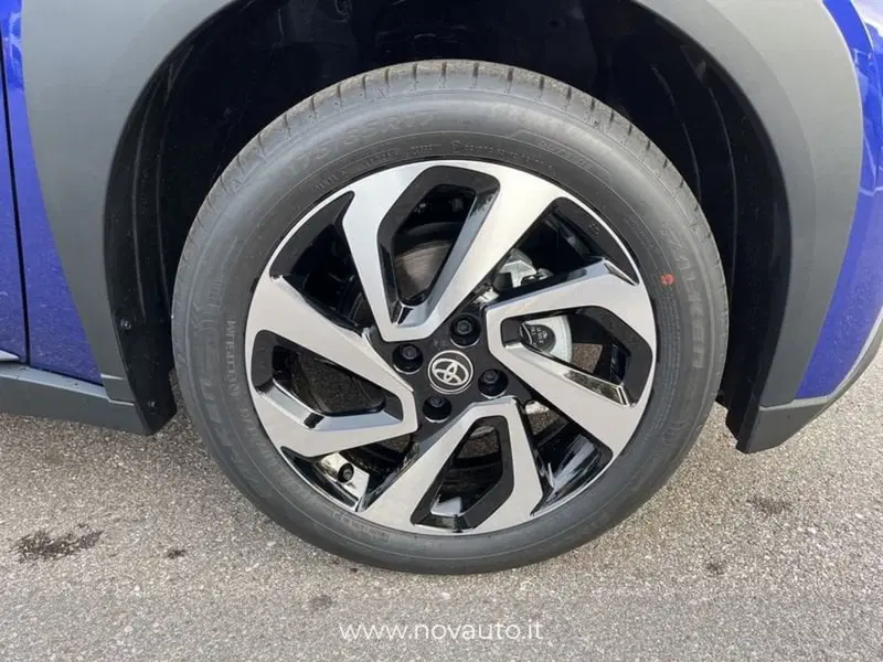Toyota Aygo X nuova a Varese (9)