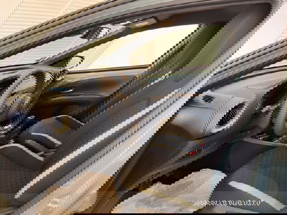 Toyota Aygo X nuova a Varese (10)