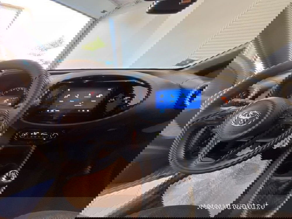 Toyota Aygo X nuova a Varese (11)