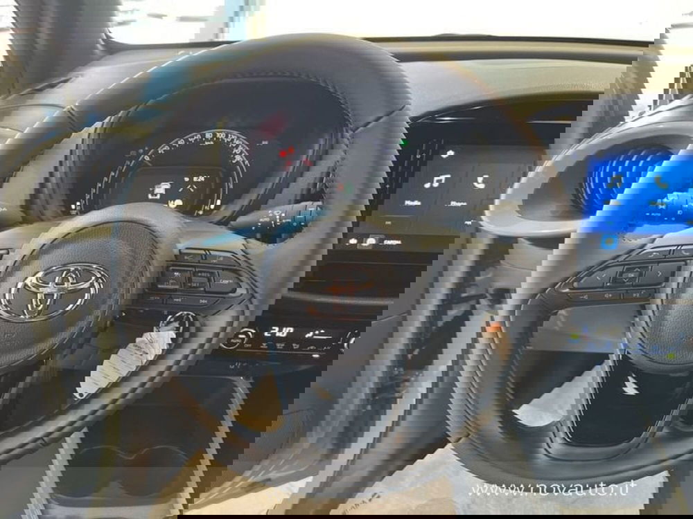 Toyota Aygo X nuova a Varese (13)