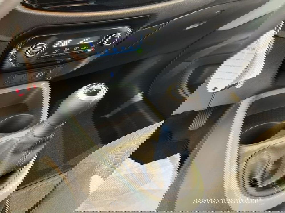 Toyota Aygo X nuova a Varese (17)