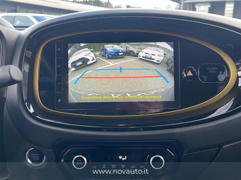 Toyota Aygo X usata a Varese (17)