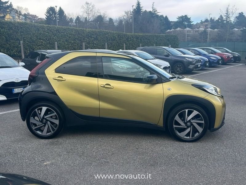 Toyota Aygo X usata a Varese (8)