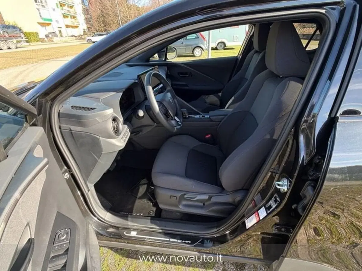 Toyota Toyota C-HR usata a Varese (12)