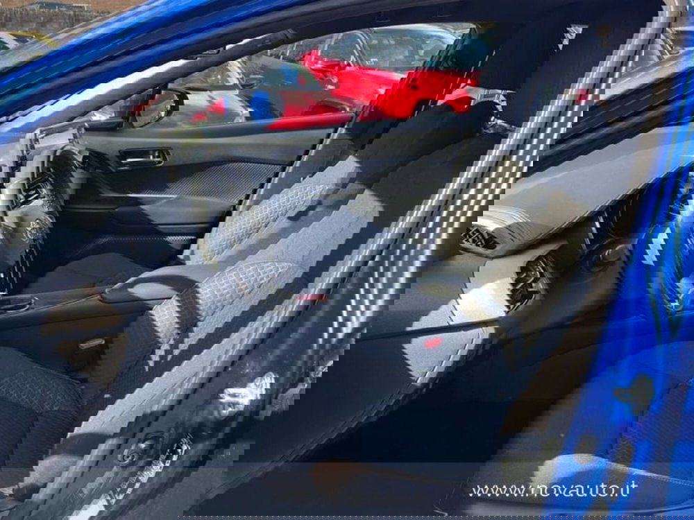 Toyota Toyota C-HR usata a Varese (11)