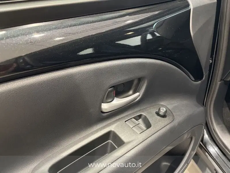 Toyota Aygo X nuova a Varese (11)