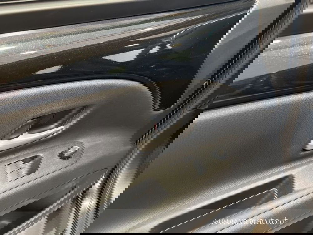 Toyota Aygo X nuova a Varese (11)