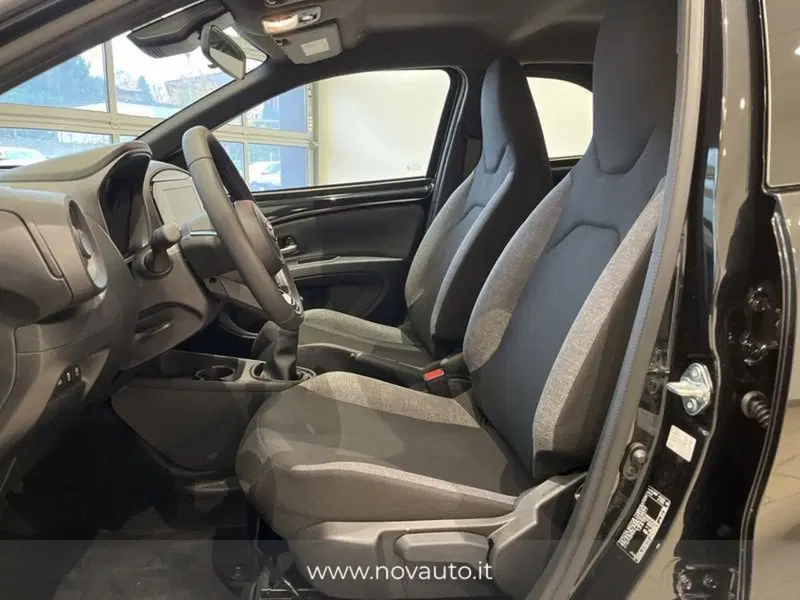 Toyota Aygo X nuova a Varese (12)