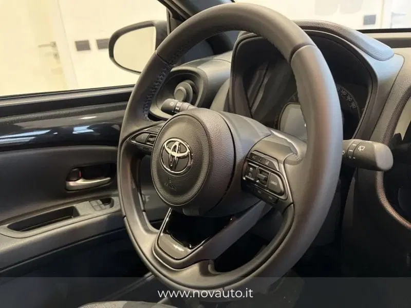 Toyota Aygo X nuova a Varese (15)