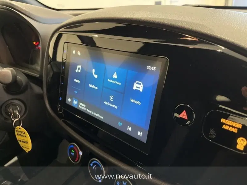 Toyota Aygo X nuova a Varese (17)