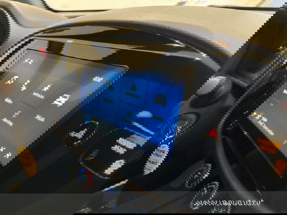 Toyota Aygo X nuova a Varese (17)