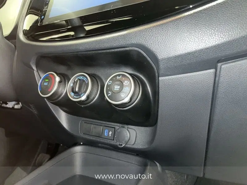 Toyota Aygo X nuova a Varese (19)