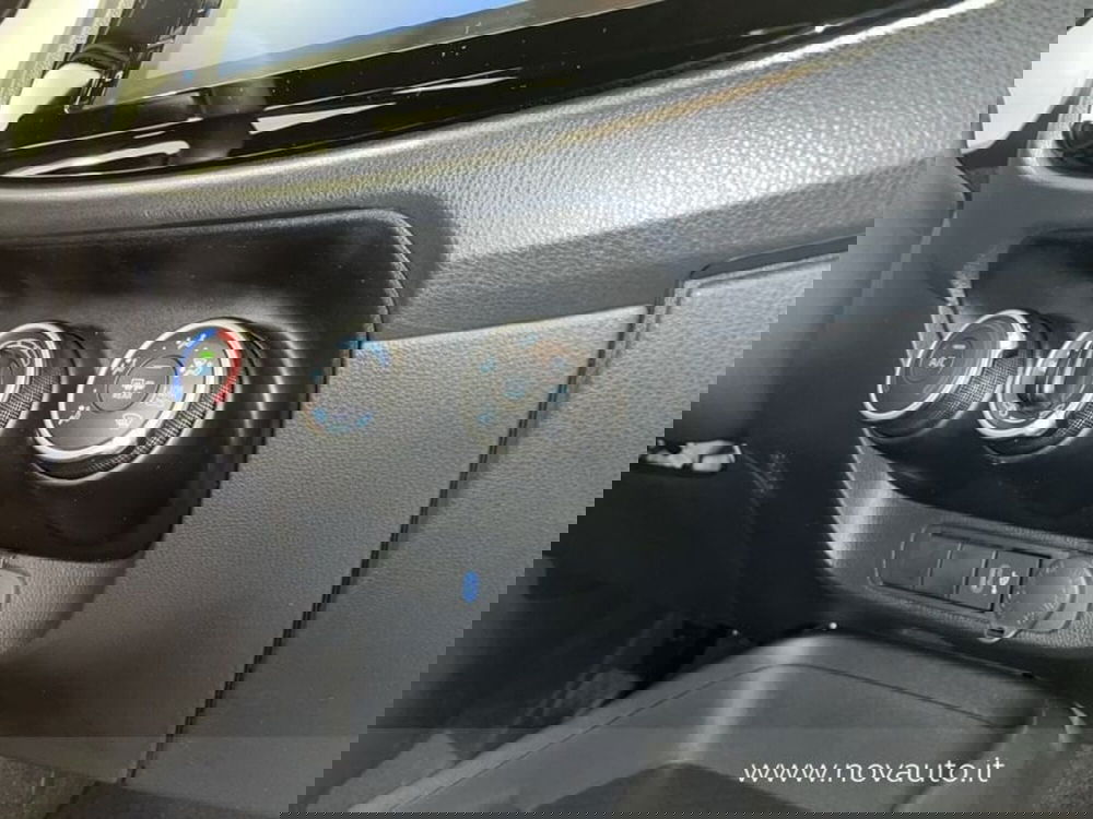 Toyota Aygo X nuova a Varese (19)