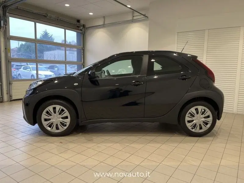 Toyota Aygo X nuova a Varese (5)
