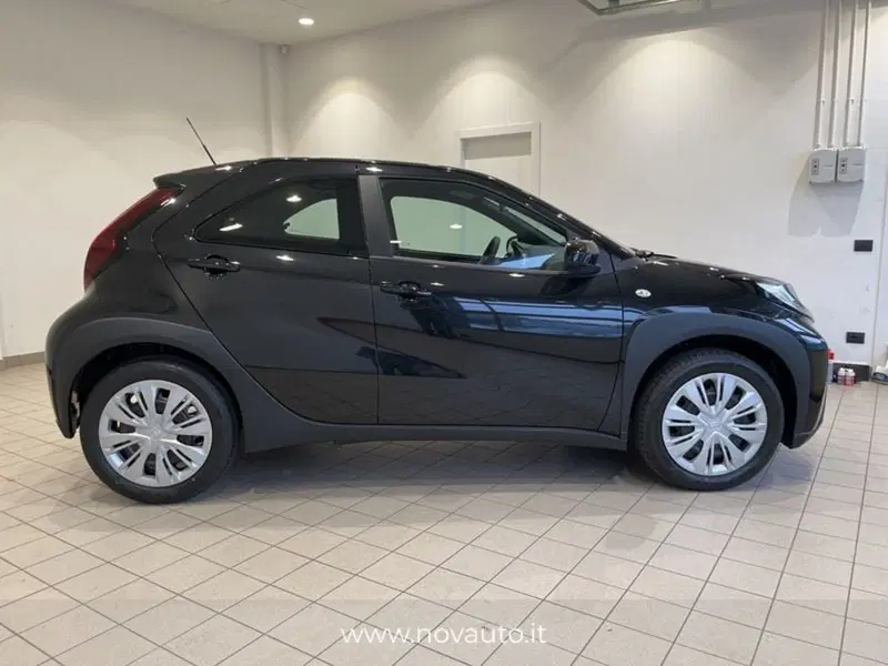 Toyota Aygo X nuova a Varese (6)