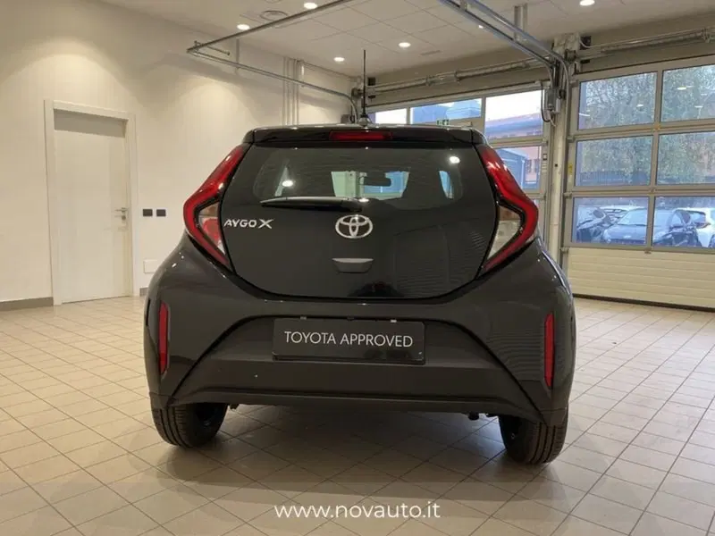 Toyota Aygo X nuova a Varese (8)