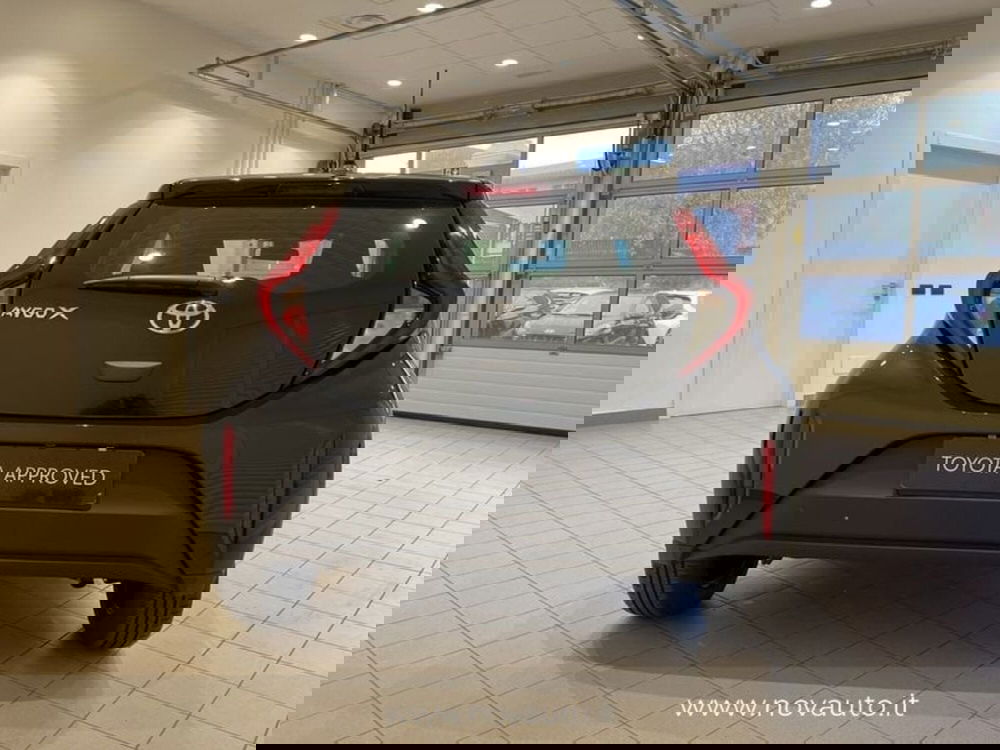 Toyota Aygo X nuova a Varese (8)