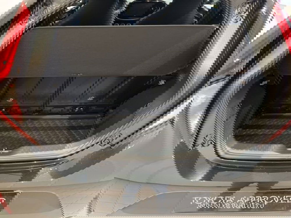 Toyota Aygo X nuova a Varese (9)